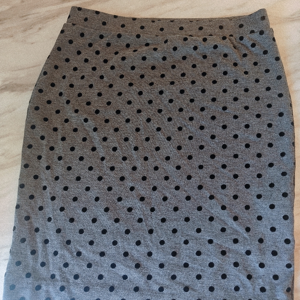 Elle Gray Pencil Skirt with Black Polka Dots
